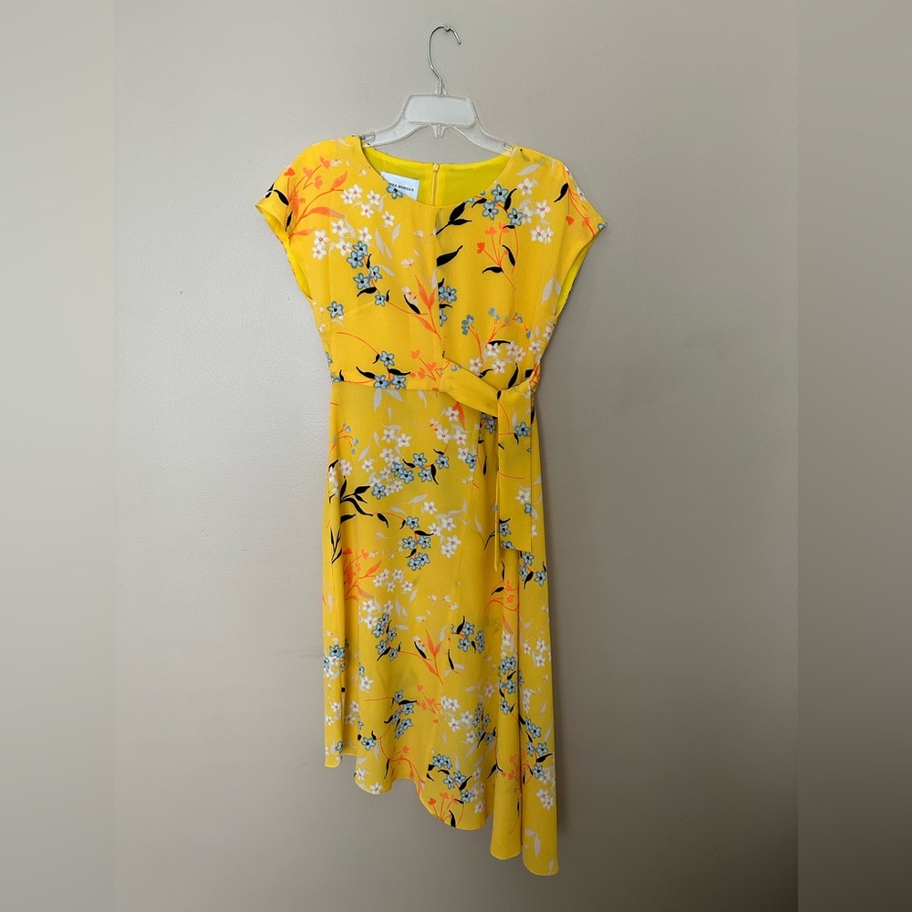 DONNA MORGAN yellow floral midi dress with slanted bottom cut. Size 4